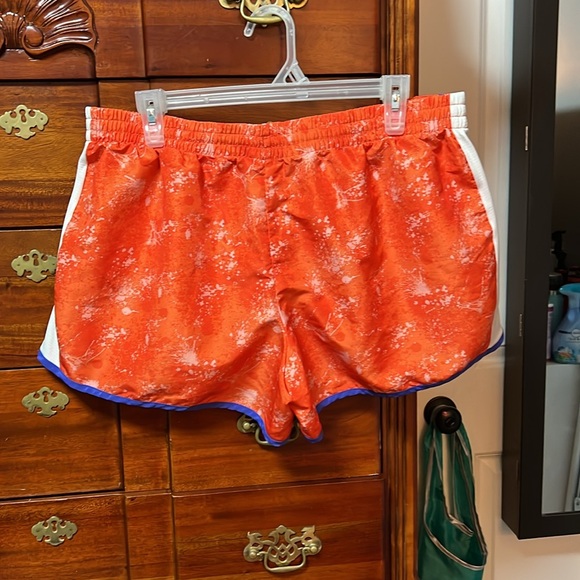 Ladies running/athletic shorts - Picture 3 of 3
